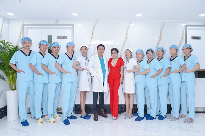 Trẻ hóa vùng kín toàn diện - Đội ngũ Bác Sĩ, y tá chuyên nghiệp tại Bệnh viện thẩm mỹ Ngô Mộng Hùng