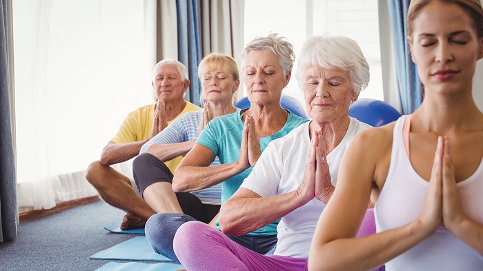 Bài tập yoga giảm mỡ bụng cho người cao tuổi