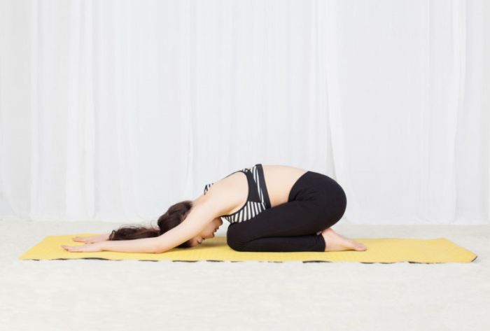 Bài tập yoga giảm mỡ bụng trước khi đi ngủ
