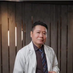 Bác sĩ Ngô Mộng Hùng