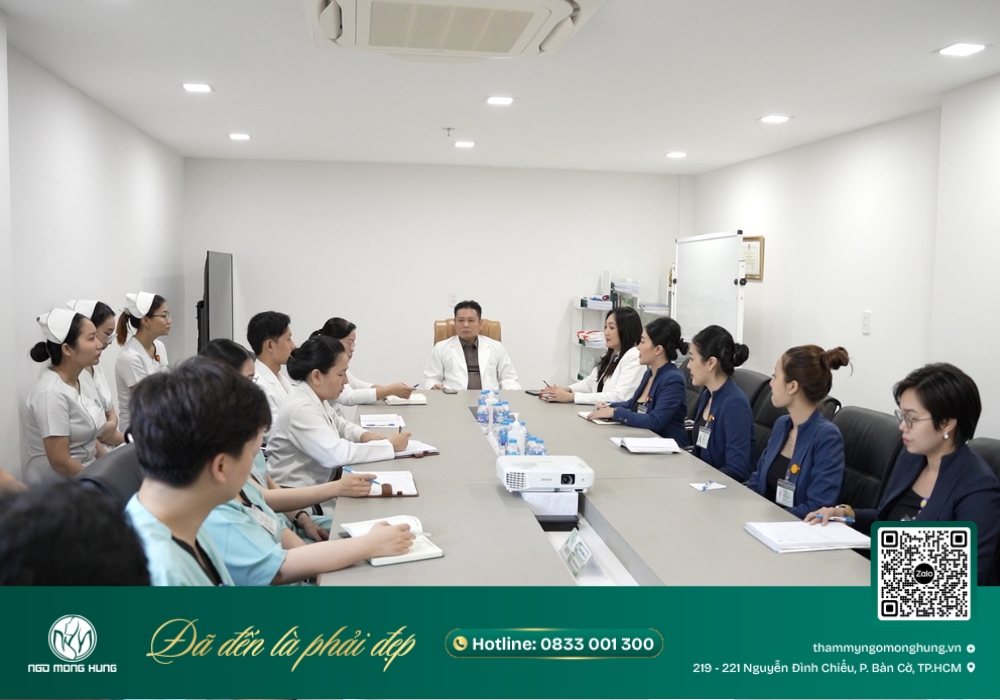 nâng ngực túi nhám